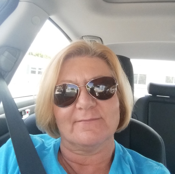 Meet your Posher, Bridget - Picture 1 of 1